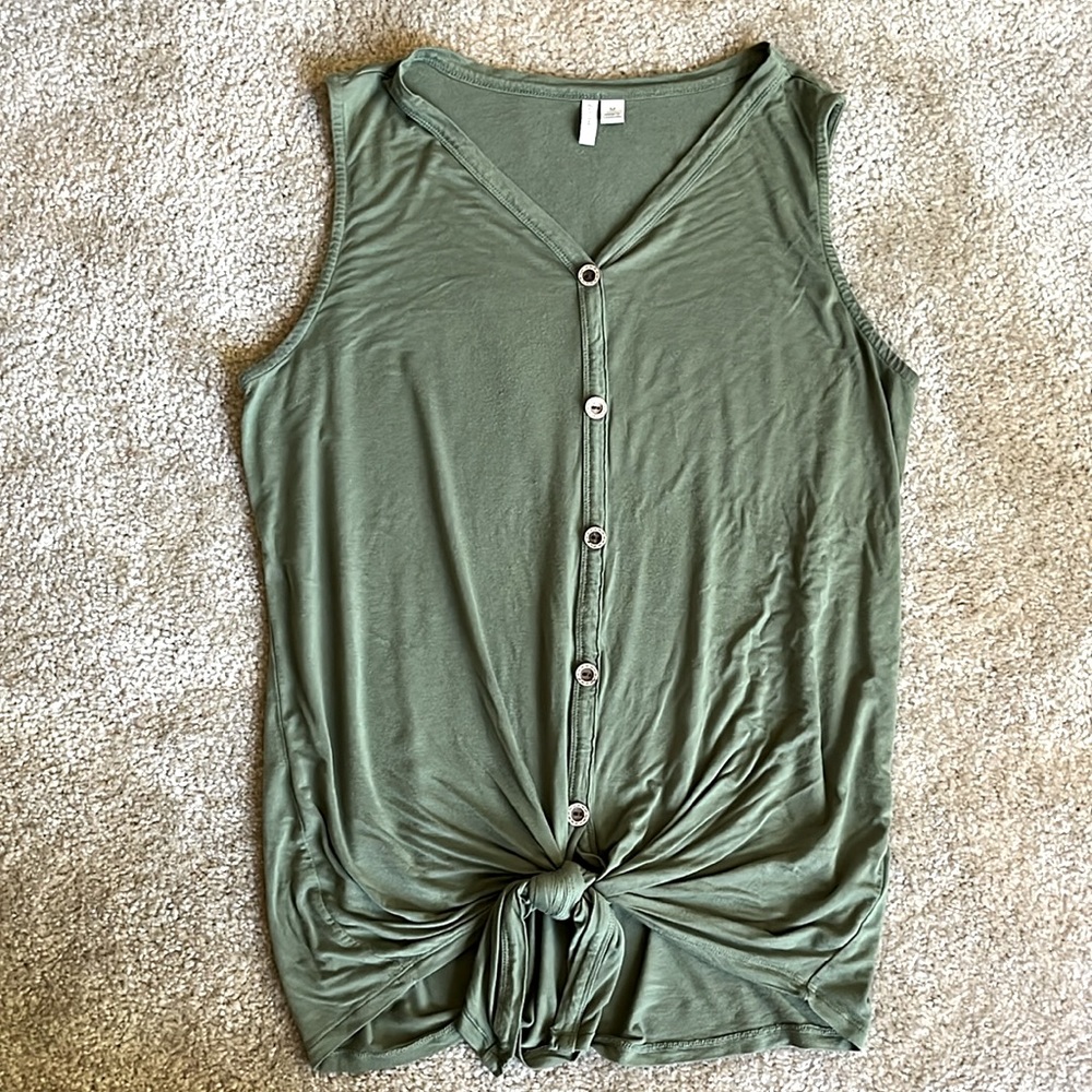 Women’s button down short sleeve